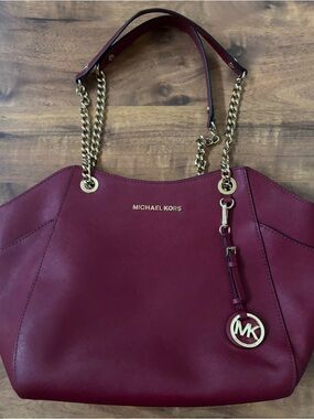Michael Kors Jet Set Travel Large Shoulder Tote - Cherry Red Saffiano Leather